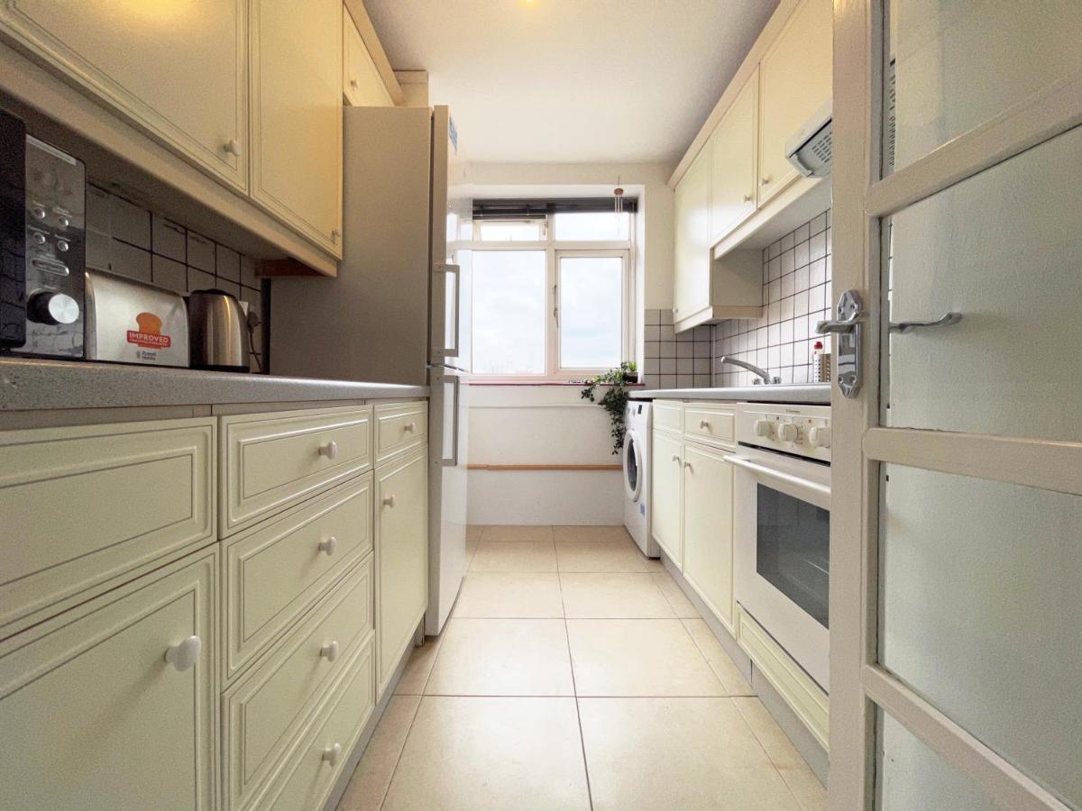 Апартаменты Sophie Place In Vauxhall - 3 Double Beds, 1 Sofa Bed, Spacious *