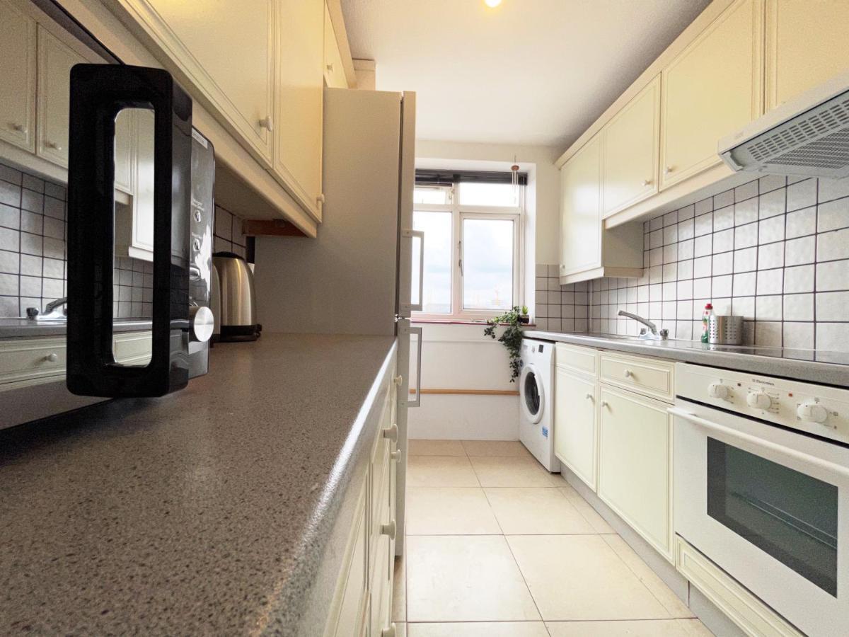 Апартаменты Sophie Place In Vauxhall - 3 Double Beds, 1 Sofa Bed, Spacious Лондон