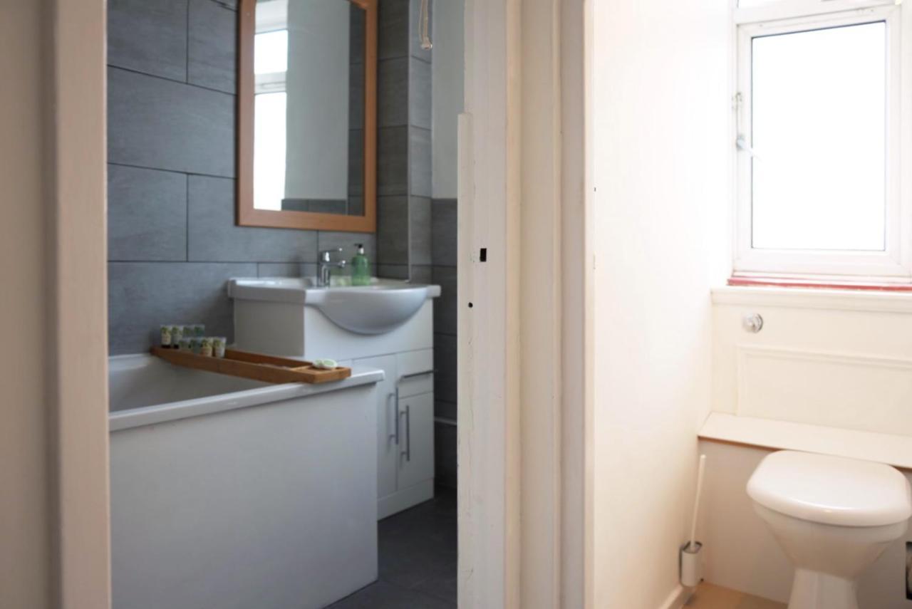 Апартаменты Sophie Place In Vauxhall - 3 Double Beds, 1 Sofa Bed, Spacious