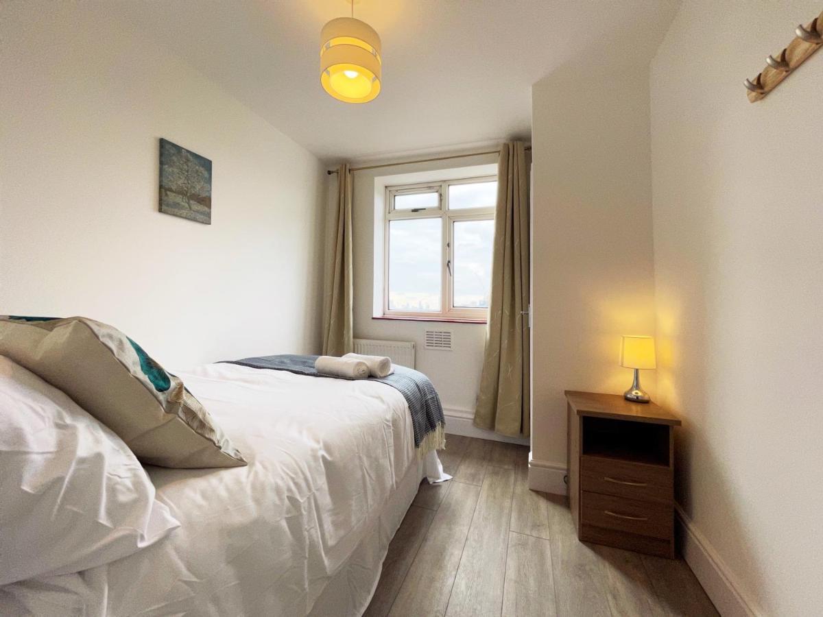 Sophie Place In Vauxhall - 3 Double Beds, 1 Sofa Bed, Spacious Лондон