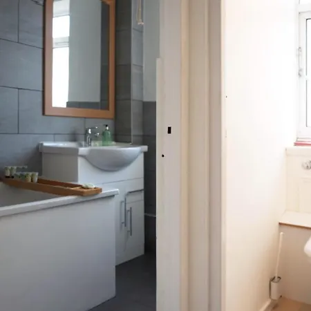 Sophie Place In Vauxhall - 3 Double Beds, 1 Sofa Bed, Spacious London Exterior photo